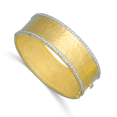 18k Yellow Gold 1.3 ct tw Diamond Hammered Bangle Bracelet