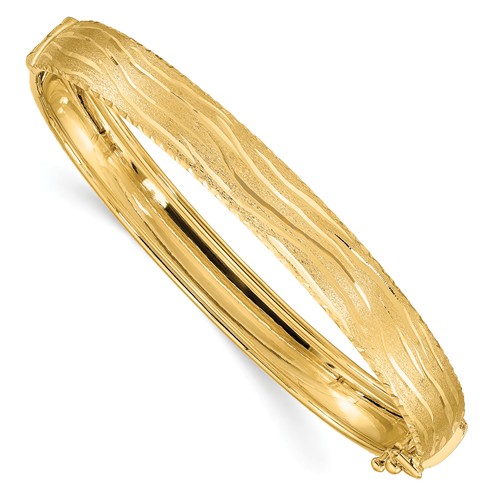 14k Yellow Gold Diamond-cut Wavy Textured Hinged Bangle 7in